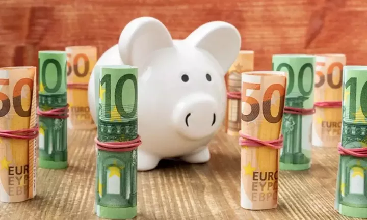Κατά 2,1 δισ. ευρώ μειώθηκαν οι ιδιωτικές καταθέσεις τον Οκτώβριο - Λιγότερα και τα δάνεια