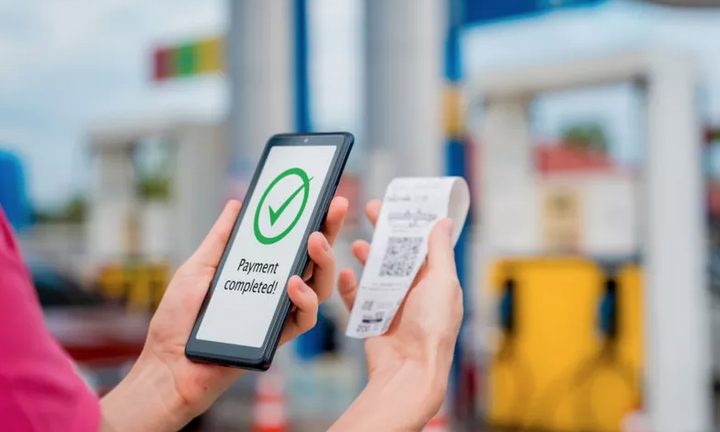 Υποχρεωτική από σήμερα η αποδοχή πληρωμών μέσω IRIS για συναλλαγές με ιδιώτες