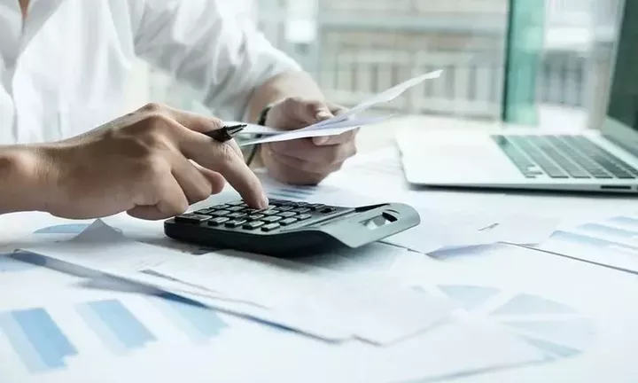 Εφορία: Πώς να τακτοποιήσουν τα φορολογικά τους οι Έλληνες του εξωτερικού