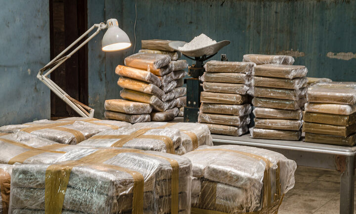 Συνελήφθη ο «Έλληνας Εσκομπάρ» – Μετέφερε τόνους κοκαΐνη με σκάφος από τη Λατινική Αμερική