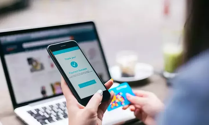 Online αγορές: 8 στους 10 Έλληνες αγοράζουν από ασιατικές πλατφόρμες