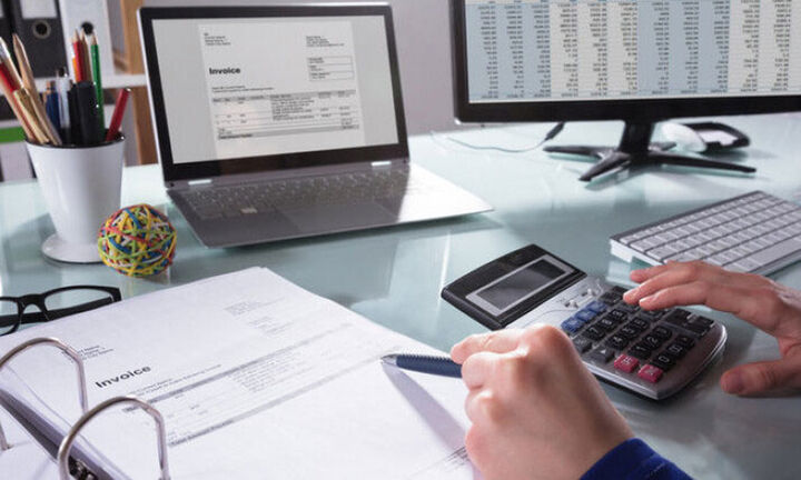 Τέλος στο χαρτί: Υποχρεωτική η ηλεκτρονική τιμολόγηση για τις B2B συναλλαγές από το 2026