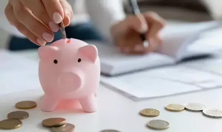 Πώς βλέπουν οι Έλληνες τα οικονομικά τους το 2026 - Τι τους ανησυχεί και τι ελπίζουν