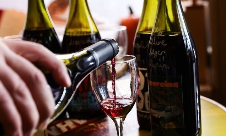 ΗΠΑ: Απειλούν να προχωρήσουν στην επιβολή δασμών 200% στα κρασιά και τις σαμπάνιες της Γαλλίας